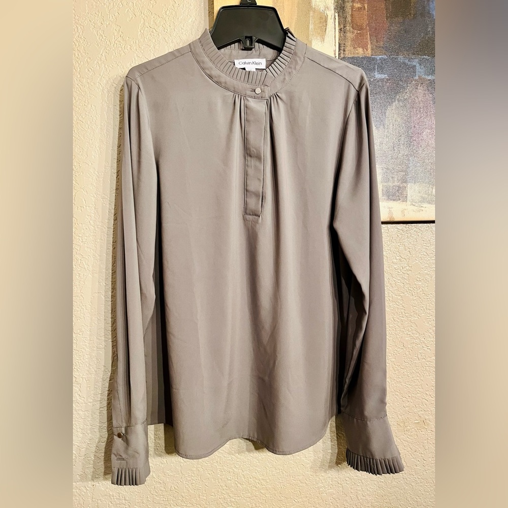 Calvin Klein Ash blouse NWOT Size: M